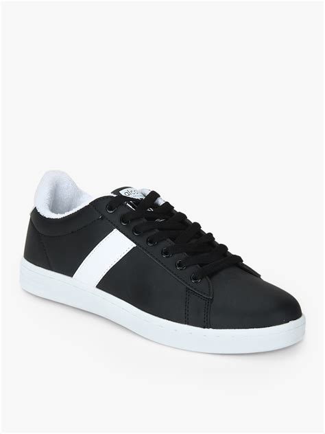 black sneakers for men myntra